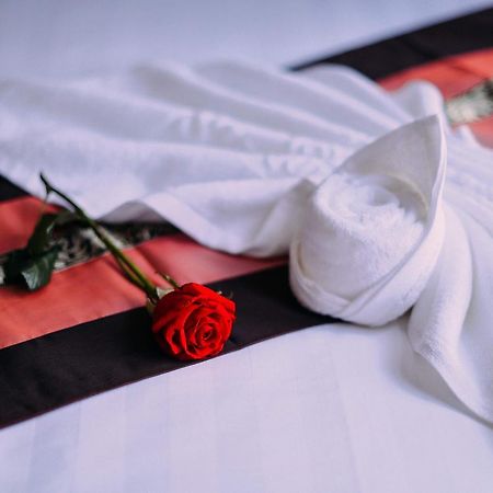 Sky Palace Boutique Hotel Батамбанг Екстериор снимка