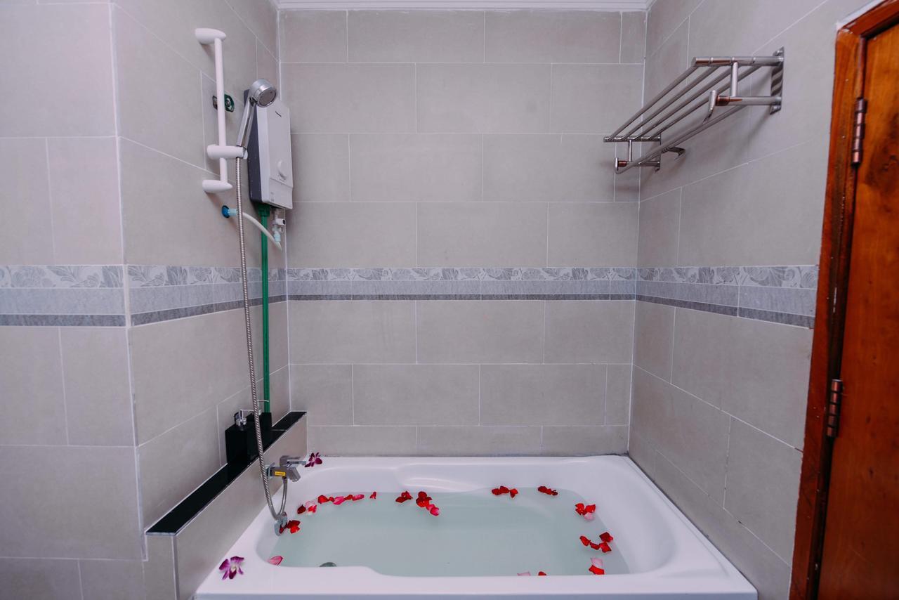 Sky Palace Boutique Hotel Батамбанг Екстериор снимка
