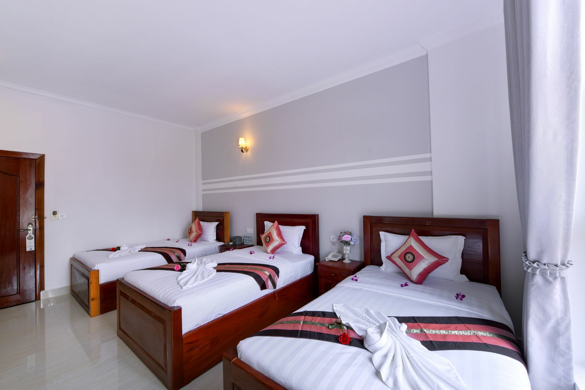Sky Palace Boutique Hotel Батамбанг Екстериор снимка