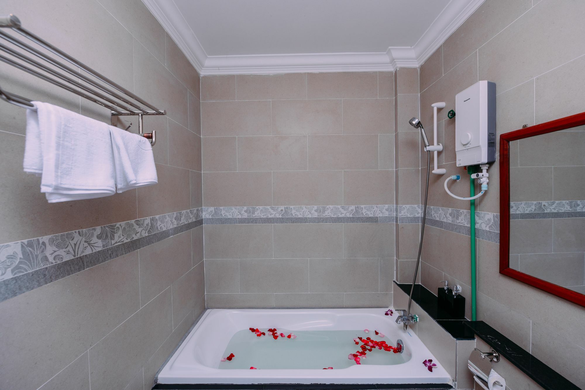 Sky Palace Boutique Hotel Батамбанг Екстериор снимка